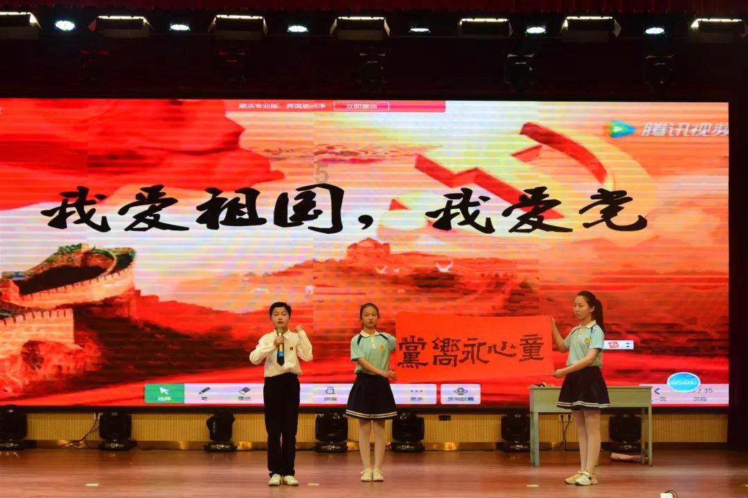 河口区法律援助中心：法律援助惠民生 老人致谢送锦旗